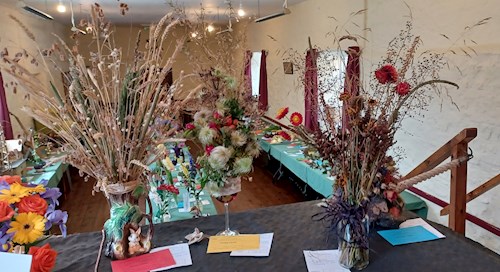 floral arrangements of dried flower and seed heads