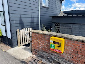 Defib 2 location outside Stoodleigh Inn